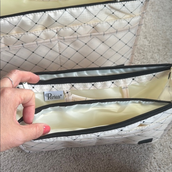 Elegant Cream Quilted Cosmetic Bag Set - Picture 3 of 6